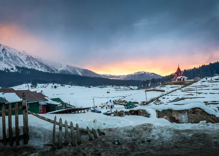 Delhi Srinagar Gulmarg Pahalgam Srinagar